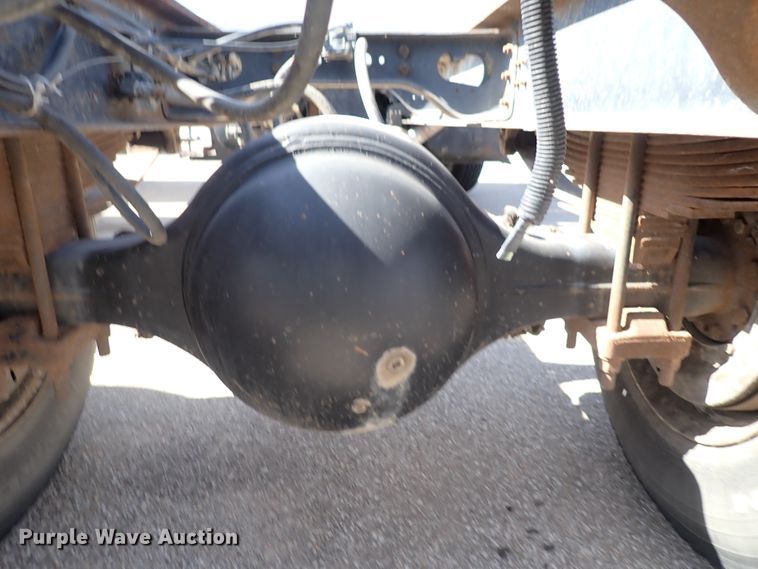 image for item DS7013 1996 International 4700  truck cab and chassis