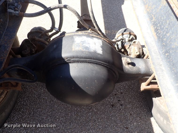 image for item DS7013 1996 International 4700  truck cab and chassis