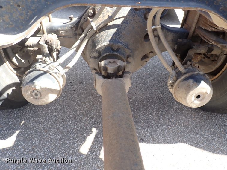 image for item DS7013 1996 International 4700  truck cab and chassis