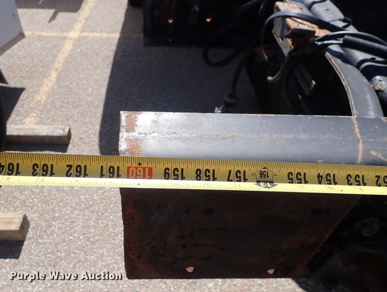 image for item DS7013 1996 International 4700  truck cab and chassis