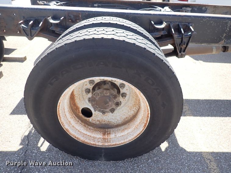 image for item DS7013 1996 International 4700  truck cab and chassis