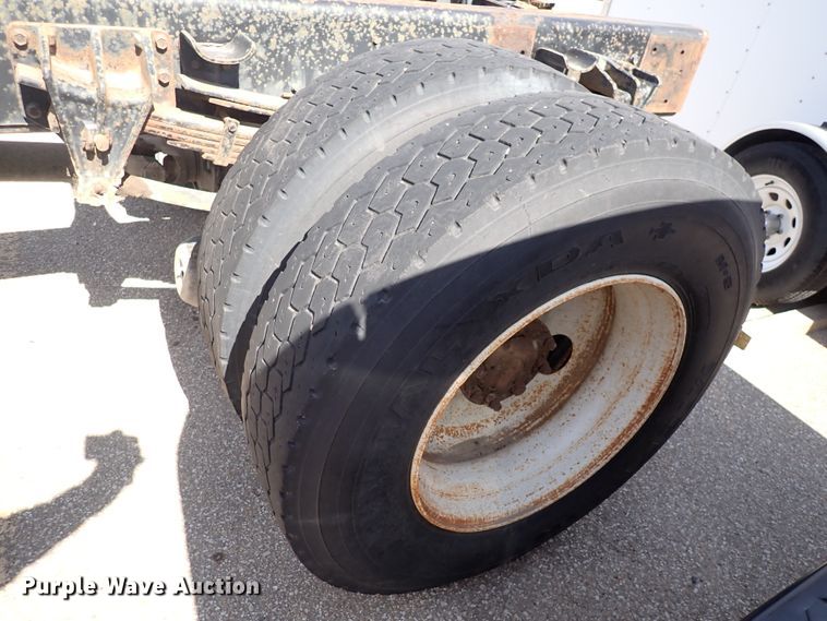 image for item DS7013 1996 International 4700  truck cab and chassis