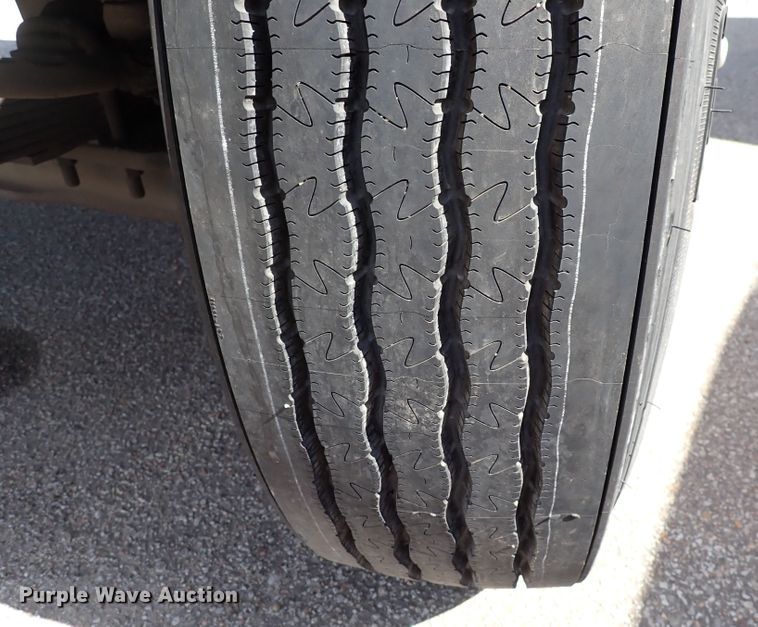 image for item DS7013 1996 International 4700  truck cab and chassis