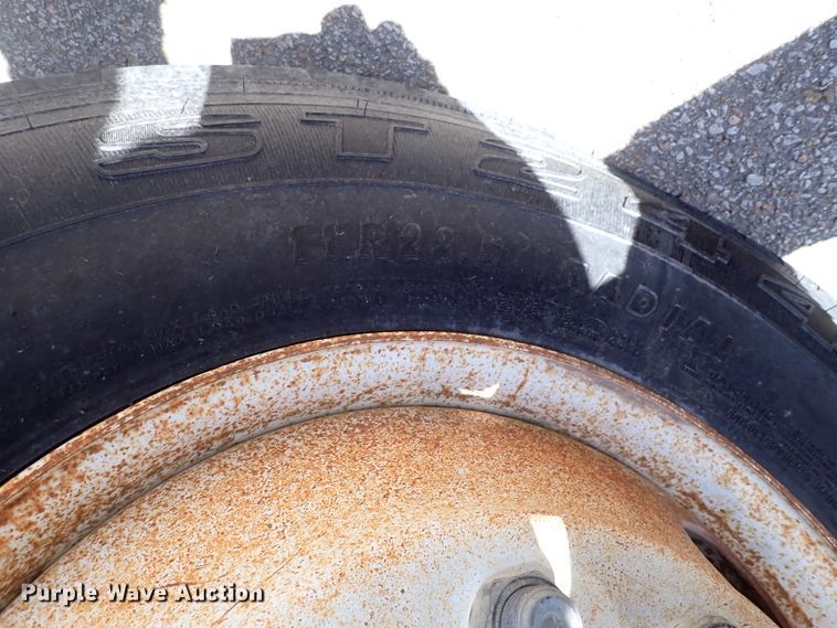 image for item DS7013 1996 International 4700  truck cab and chassis