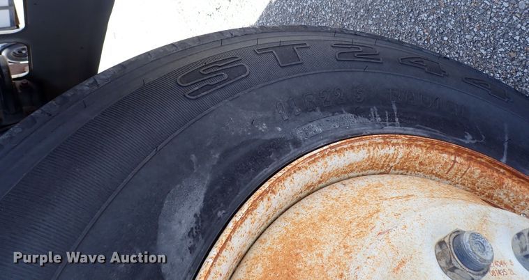 image for item DS7013 1996 International 4700  truck cab and chassis