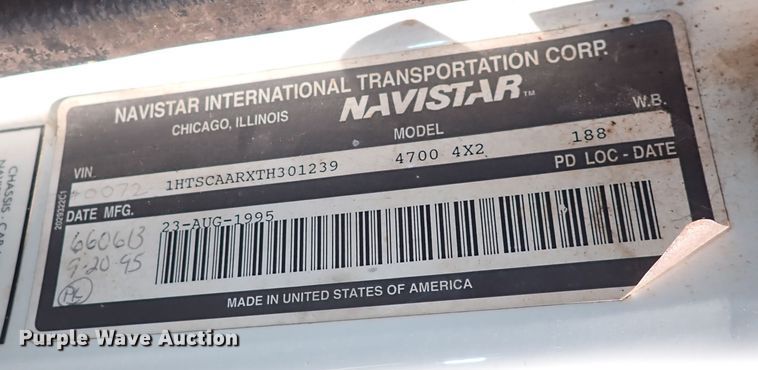 image for item DS7013 1996 International 4700  truck cab and chassis