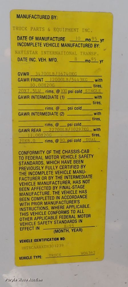 image for item DS7013 1996 International 4700  truck cab and chassis