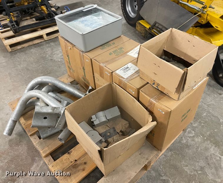 image for item FV9252 (6) light fixtures