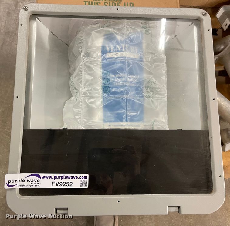 image for item FV9252 (6) light fixtures