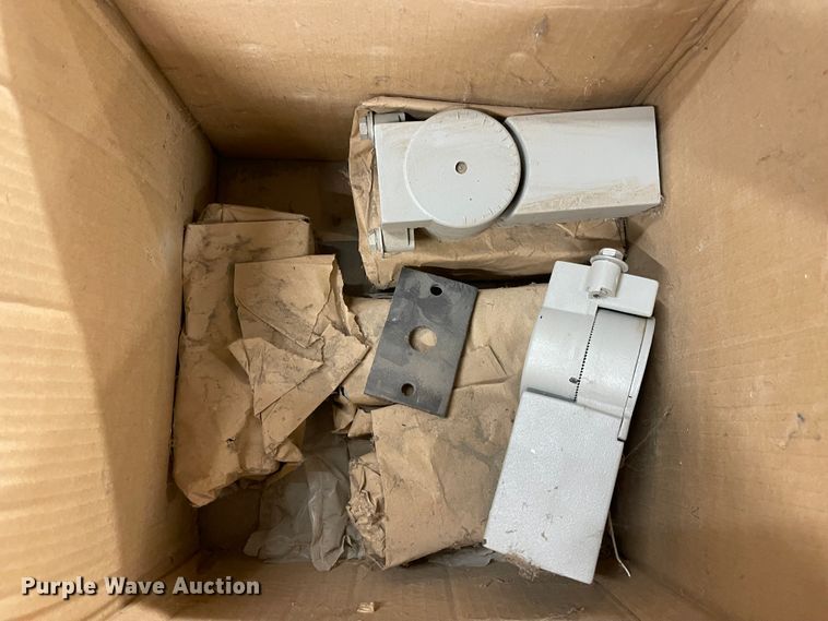 image for item FV9252 (6) light fixtures