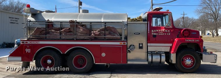 image for item FV9256 1994 Ford LNT9000  pumper fire truck