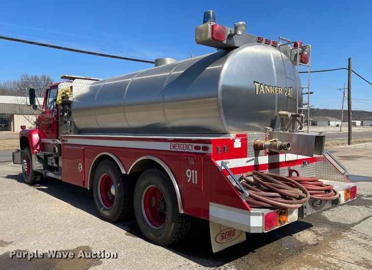image for item FV9256 1994 Ford LNT9000  pumper fire truck