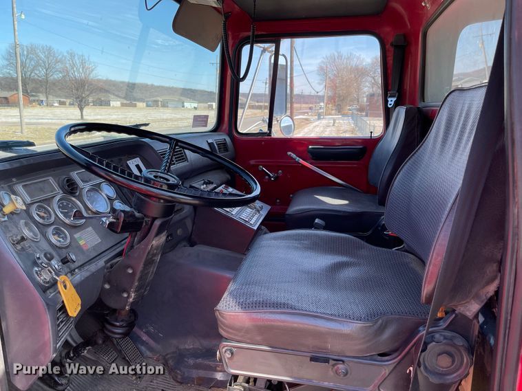 image for item FV9256 1994 Ford LNT9000  pumper fire truck