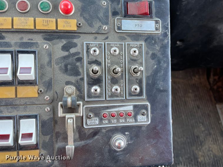 image for item FV9256 1994 Ford LNT9000  pumper fire truck