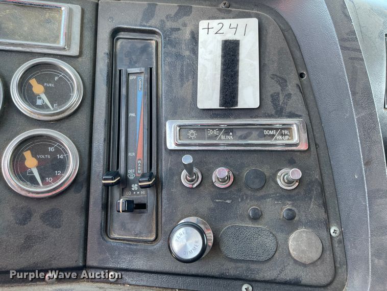 image for item FV9256 1994 Ford LNT9000  pumper fire truck