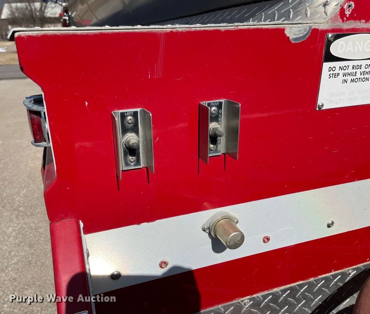 image for item FV9256 1994 Ford LNT9000  pumper fire truck