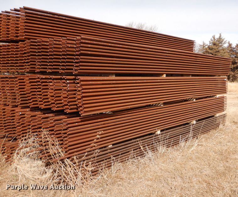 image for item IE9728 (80) continuous fence panels