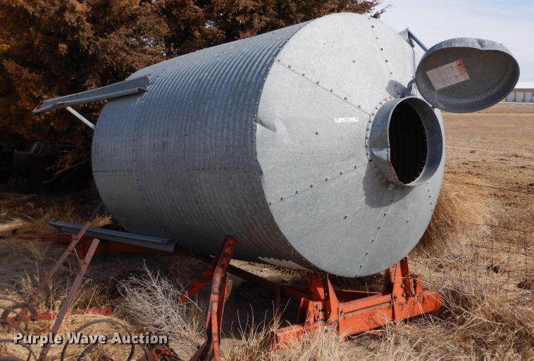 image for item IE9733 Grain bin