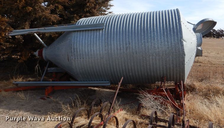 image for item IE9733 Grain bin