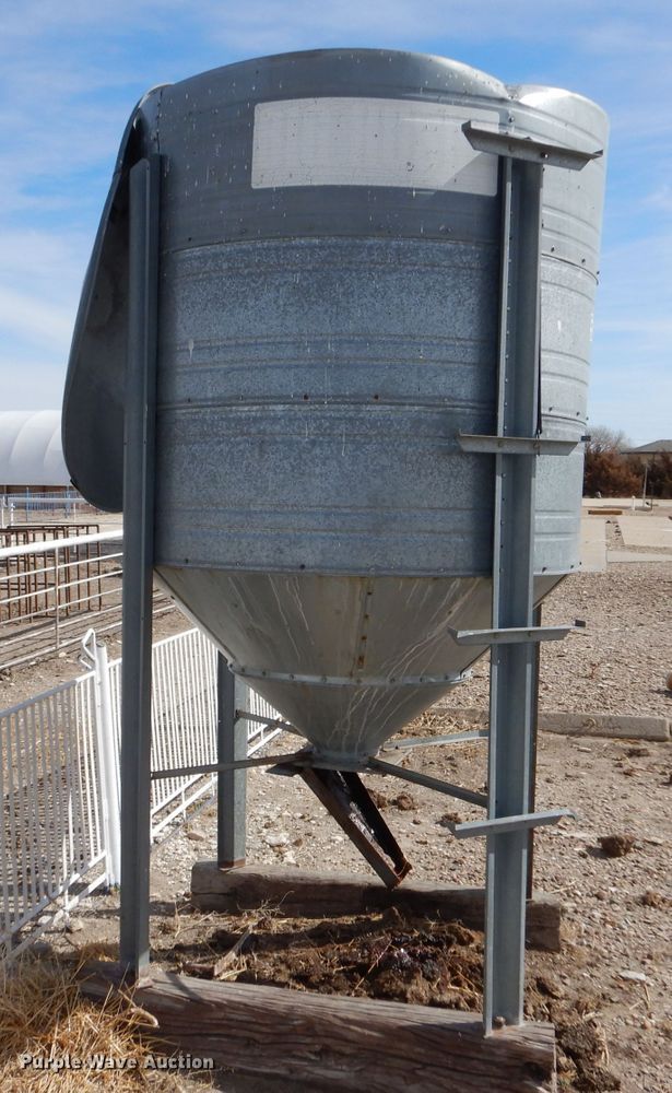 image for item IE9735 Grain bin