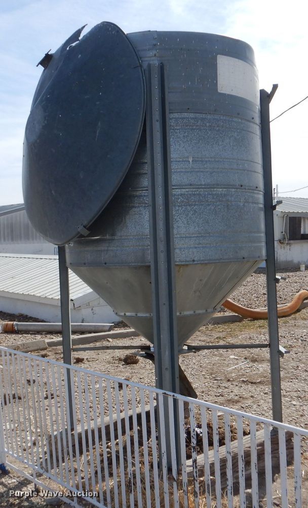 image for item IE9735 Grain bin