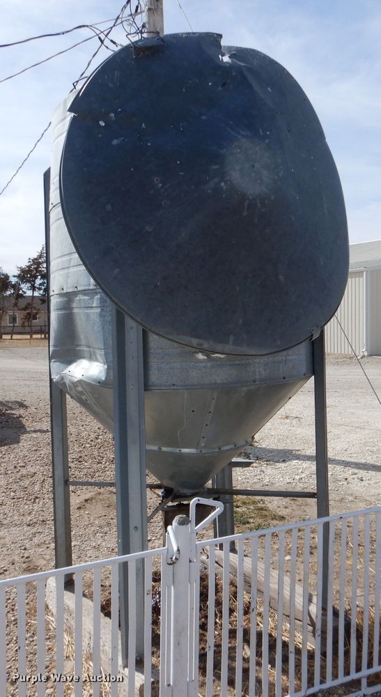 image for item IE9735 Grain bin
