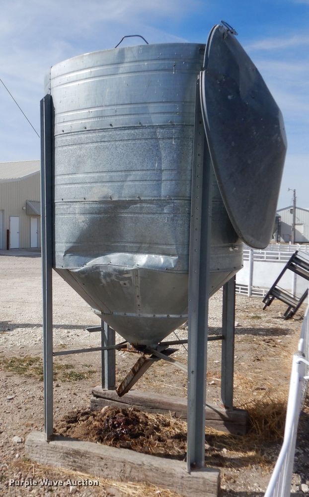 image for item IE9735 Grain bin