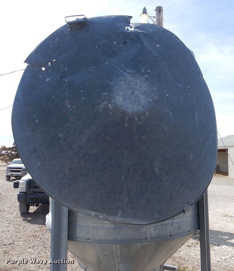 image for item IE9735 Grain bin