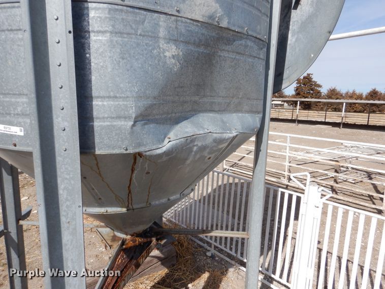 image for item IE9735 Grain bin
