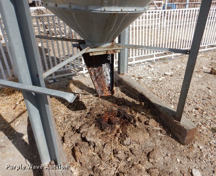 image for item IE9735 Grain bin