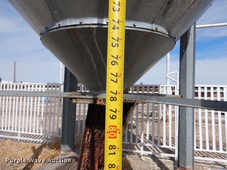 image for item IE9735 Grain bin