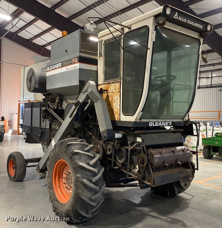 image for item IG9721 1979 Gleaner F2  combine
