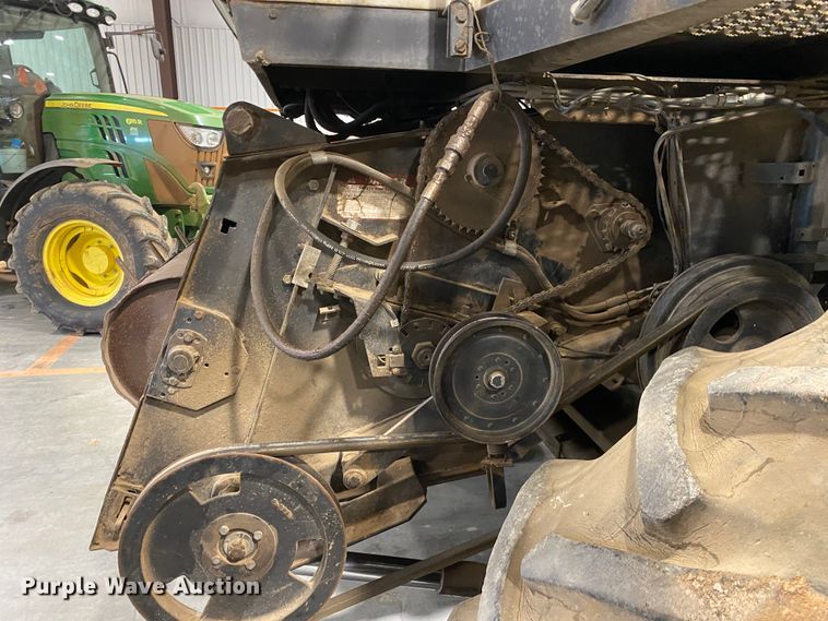 image for item IG9721 1979 Gleaner F2  combine