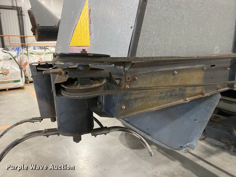 image for item IG9721 1979 Gleaner F2  combine