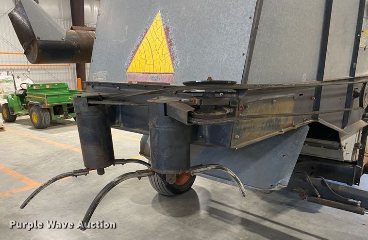 image for item IG9721 1979 Gleaner F2  combine