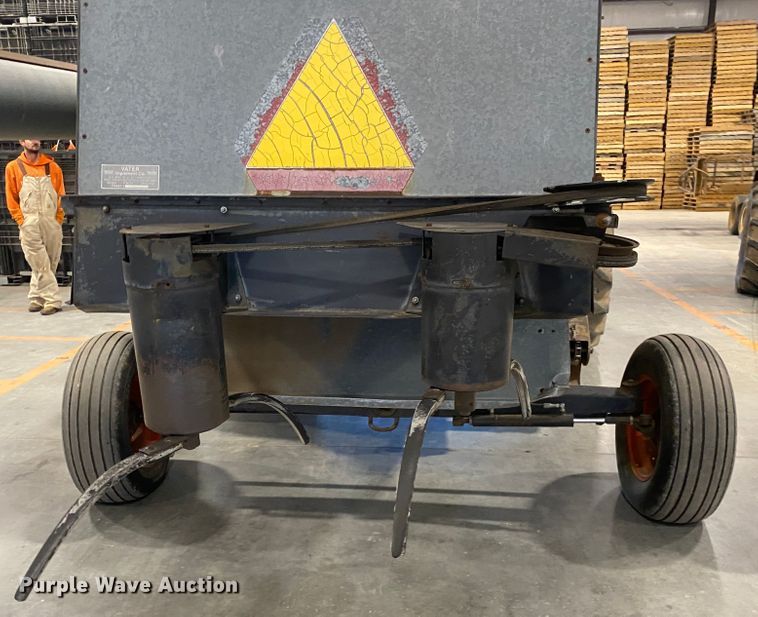 image for item IG9721 1979 Gleaner F2  combine