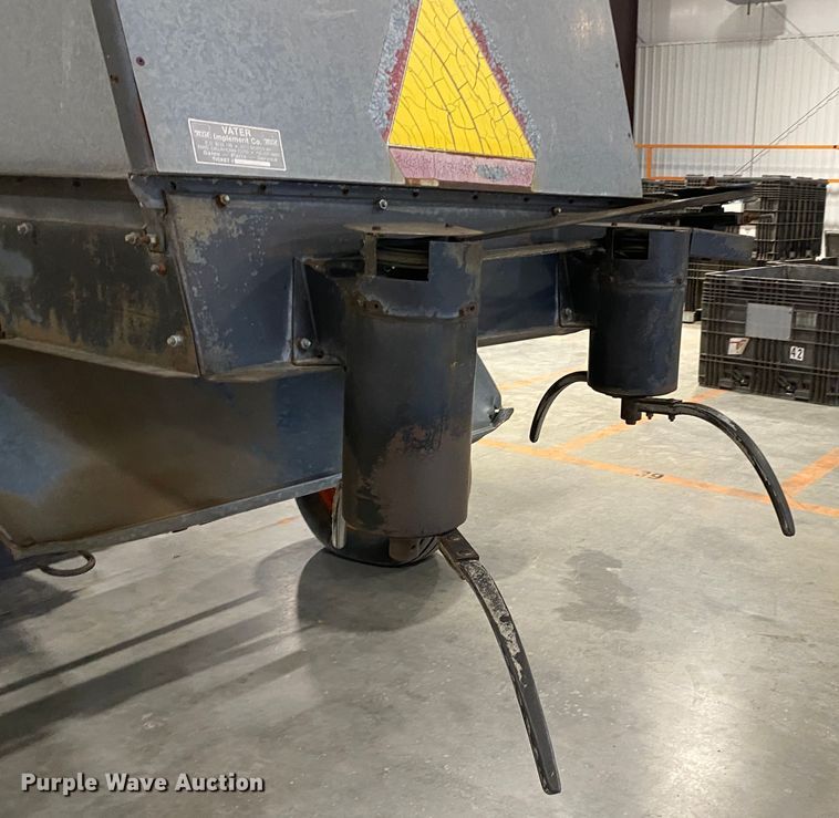 image for item IG9721 1979 Gleaner F2  combine