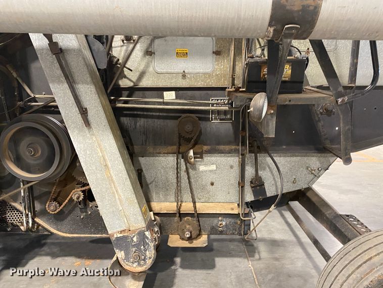 image for item IG9721 1979 Gleaner F2  combine