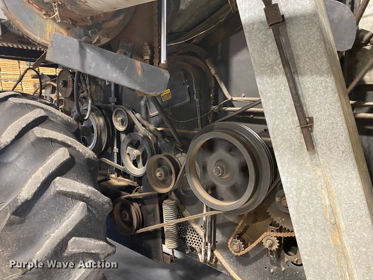 image for item IG9721 1979 Gleaner F2  combine