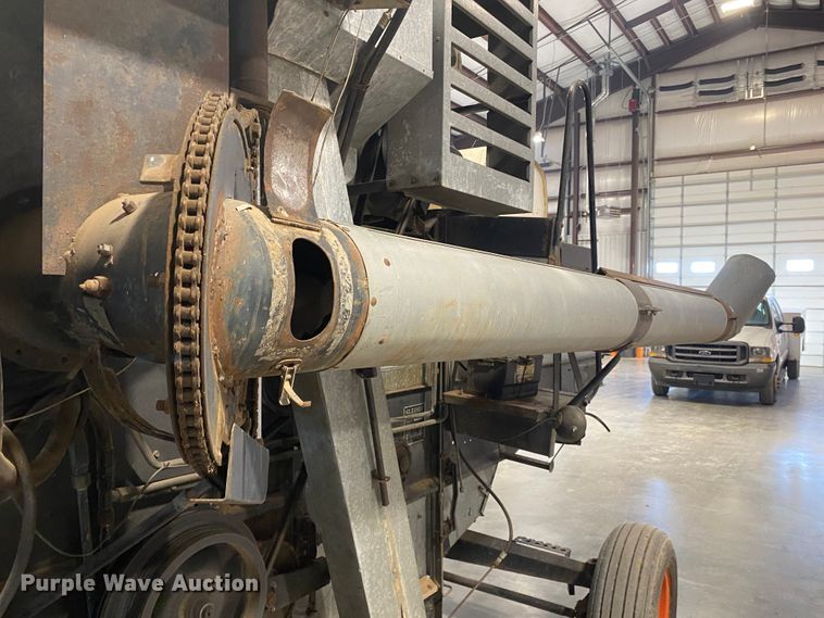 image for item IG9721 1979 Gleaner F2  combine