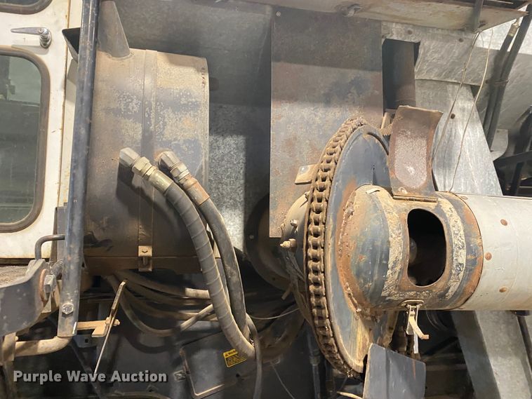 image for item IG9721 1979 Gleaner F2  combine