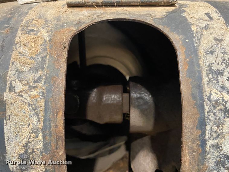 image for item IG9721 1979 Gleaner F2  combine