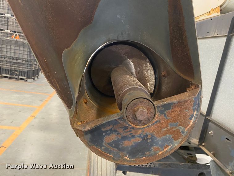 image for item IG9721 1979 Gleaner F2  combine