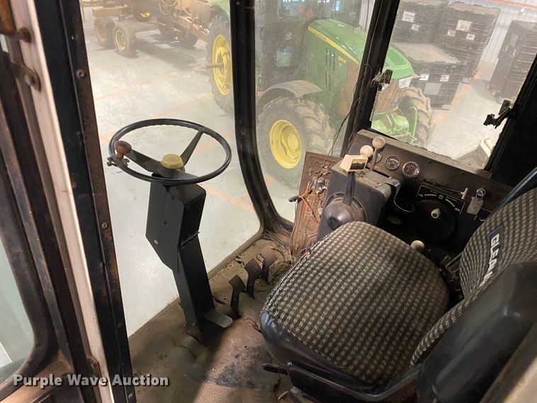 image for item IG9721 1979 Gleaner F2  combine