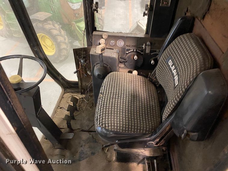 image for item IG9721 1979 Gleaner F2  combine