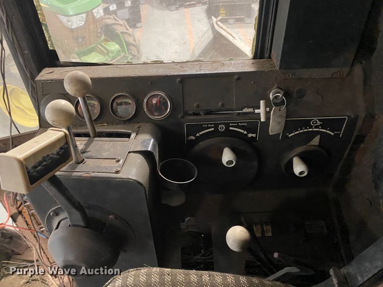 image for item IG9721 1979 Gleaner F2  combine