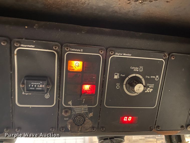 image for item IG9721 1979 Gleaner F2  combine