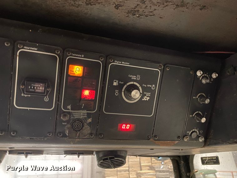 image for item IG9721 1979 Gleaner F2  combine