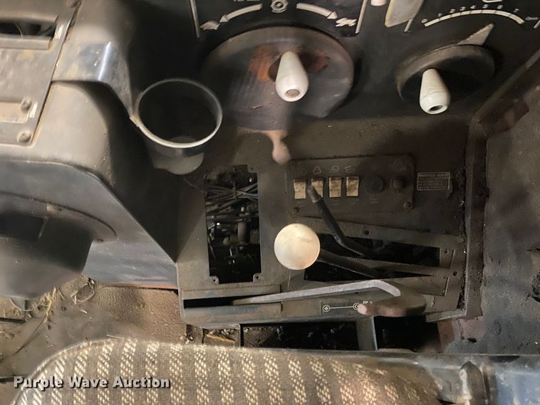 image for item IG9721 1979 Gleaner F2  combine