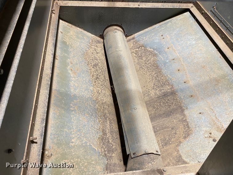 image for item IG9721 1979 Gleaner F2  combine